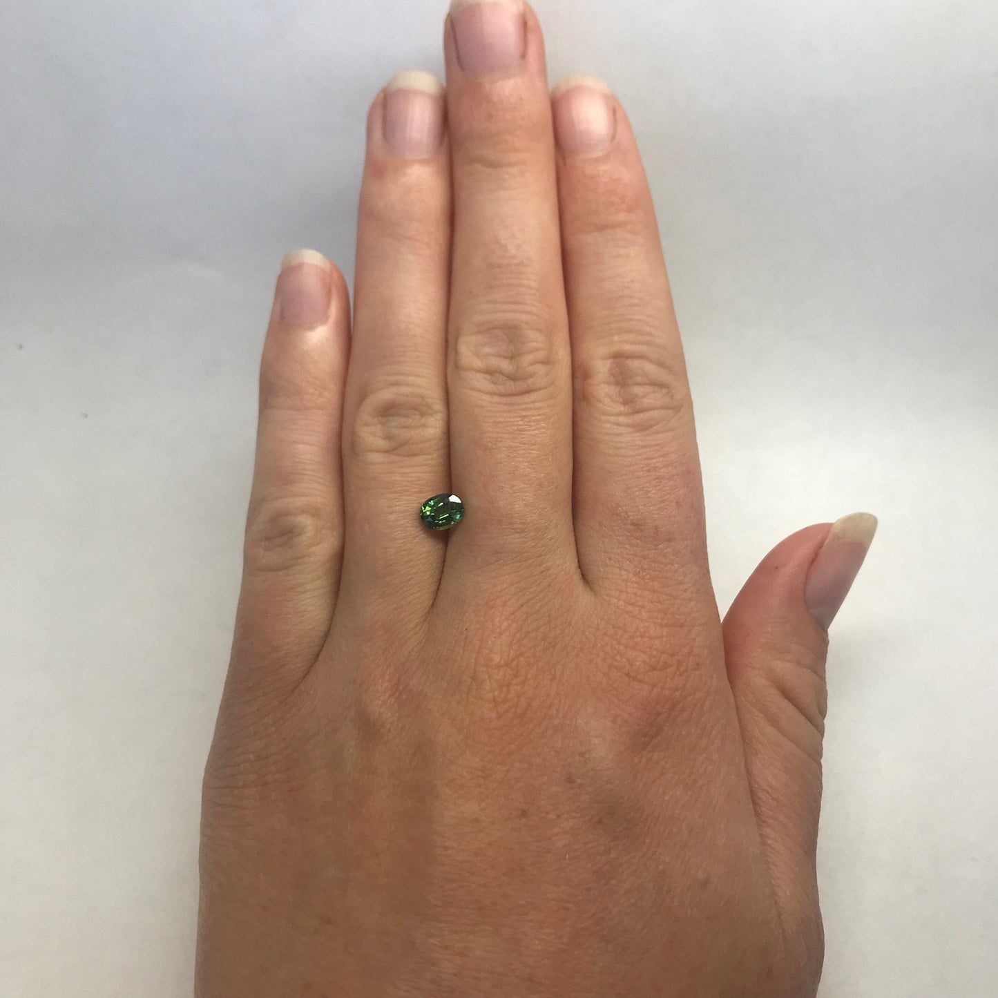 0.86 carat Natural Green Sapphire 6x4.7mm Oval Cut Corundum Faceted Loose Gemstone