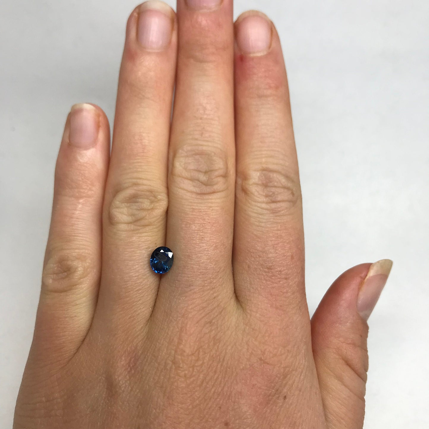 1.10 Carats Natural Blue Sapphire 6.5x5.4 mm Oval Corundum Blue Wholesale Gem Faceted