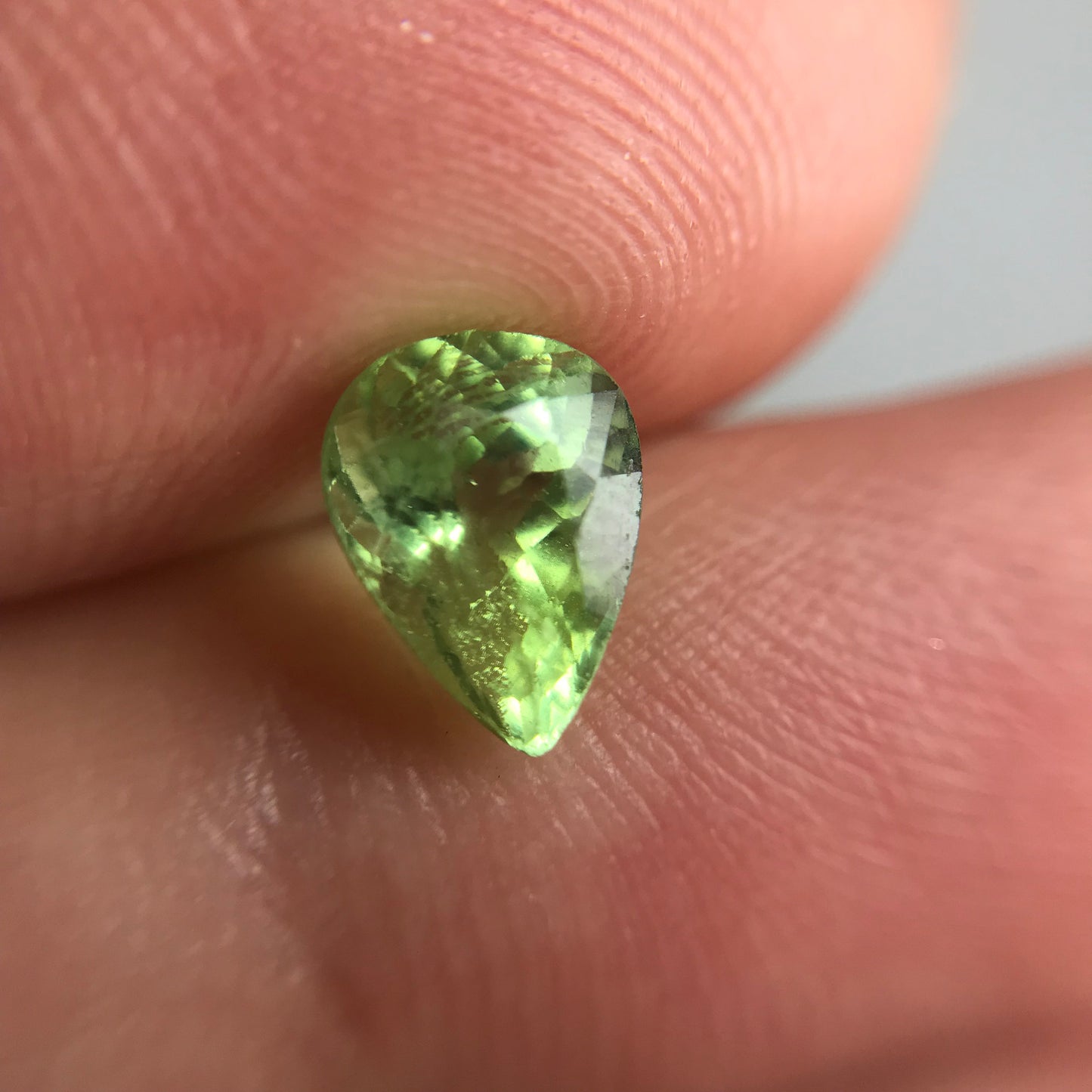 1.14 carat Yellow Green Copper-bearing Tourmaline Paraiba 7.5x5.8mm Faceted Loose Gemstone Cuprian