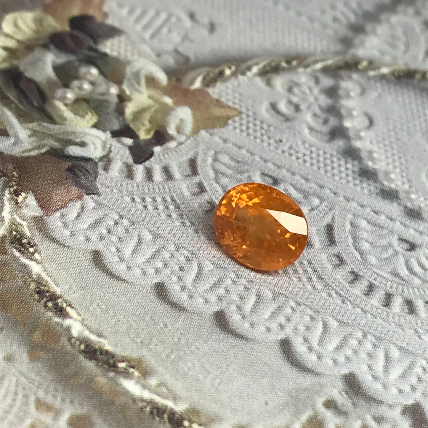 2.85 carats Natural Mandarin Spessartite Garnet 8.4x6.8mm Oval Loose Faceted