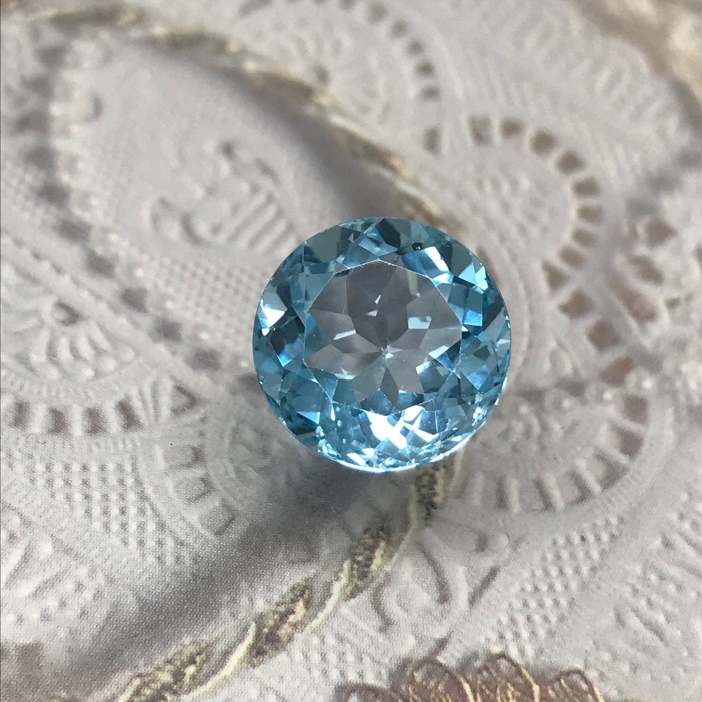 13mm Round Sky Blue Topaz 10 Carat, Loose Unmounted Gemstone Faceted Gem Light Blue, Flowing Gems
