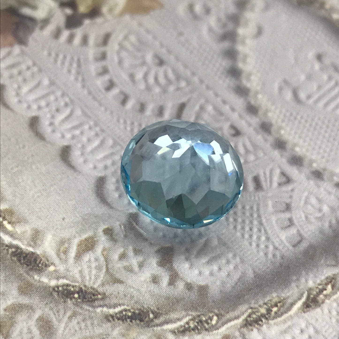13mm Round Sky Blue Topaz 10 Carat, Loose Unmounted Gemstone Faceted Gem Light Blue, Flowing Gems