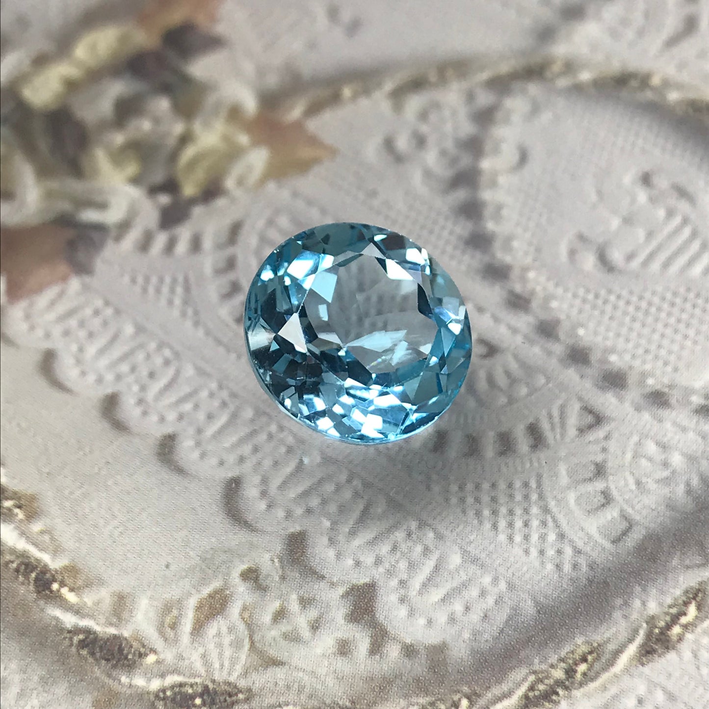 13mm Round Sky Blue Topaz 10 Carat, Loose Unmounted Gemstone Faceted Gem Light Blue, Flowing Gems
