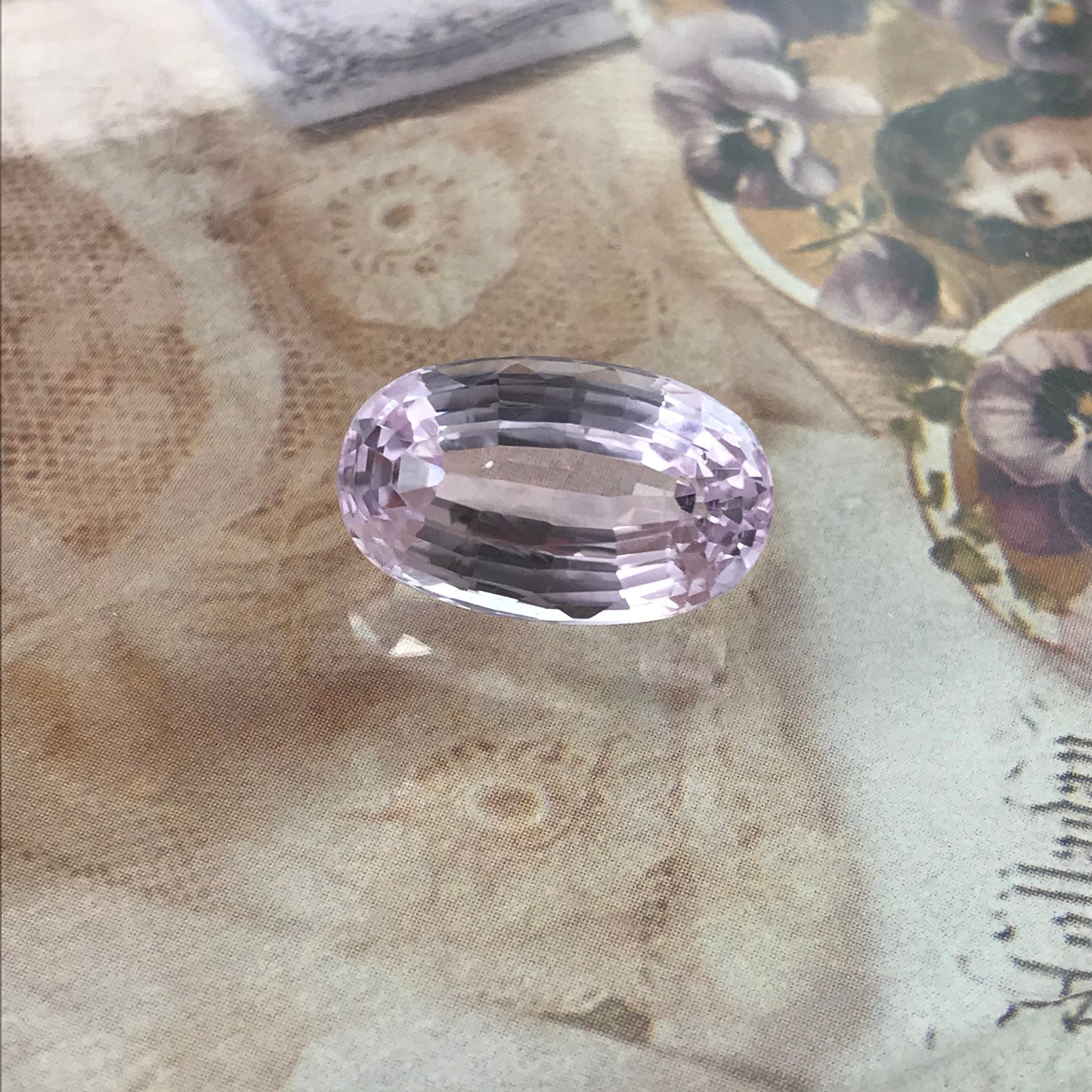 14.55 Carat Kunzite 19x11.4mm Elongated Oval Cut Light Purple Spodumene Faceted Loose Gemstone