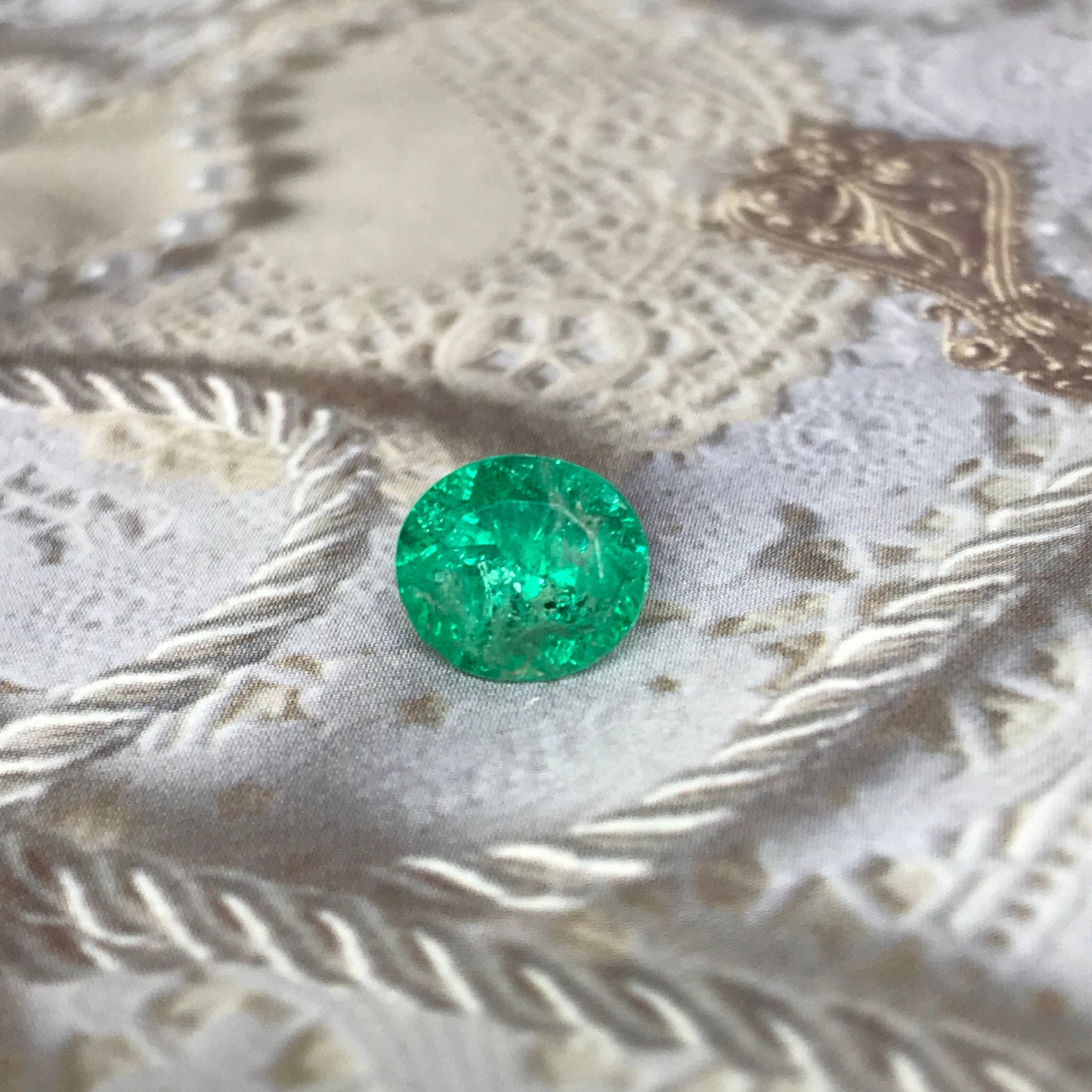 8x9mm Natural Emerald 2.4 Carat Oval Cut Loose Faceted Gem Precious Unmounted Gemstone Real Natural Transparent Green Stone