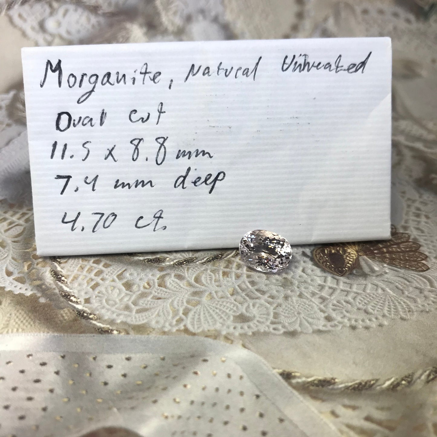 Morganite 4.70 carats 11.5x8.8 mm Oval Cut Natural Light Peach Pink