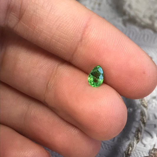 Green Tsavorite Garnet 0.57 carat 5.9x4.1mm Pear Cut, Wholesale Faceted Loose Unmounted Gemstone for Jewelry, Emerald look a like.