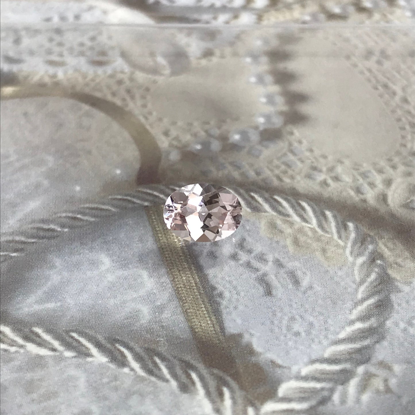 Morganite 1.09 carats 8x6 mm Oval Cut Peachy Pink Morganite, Faceted Loose Beryl Gemstone for Jewelry