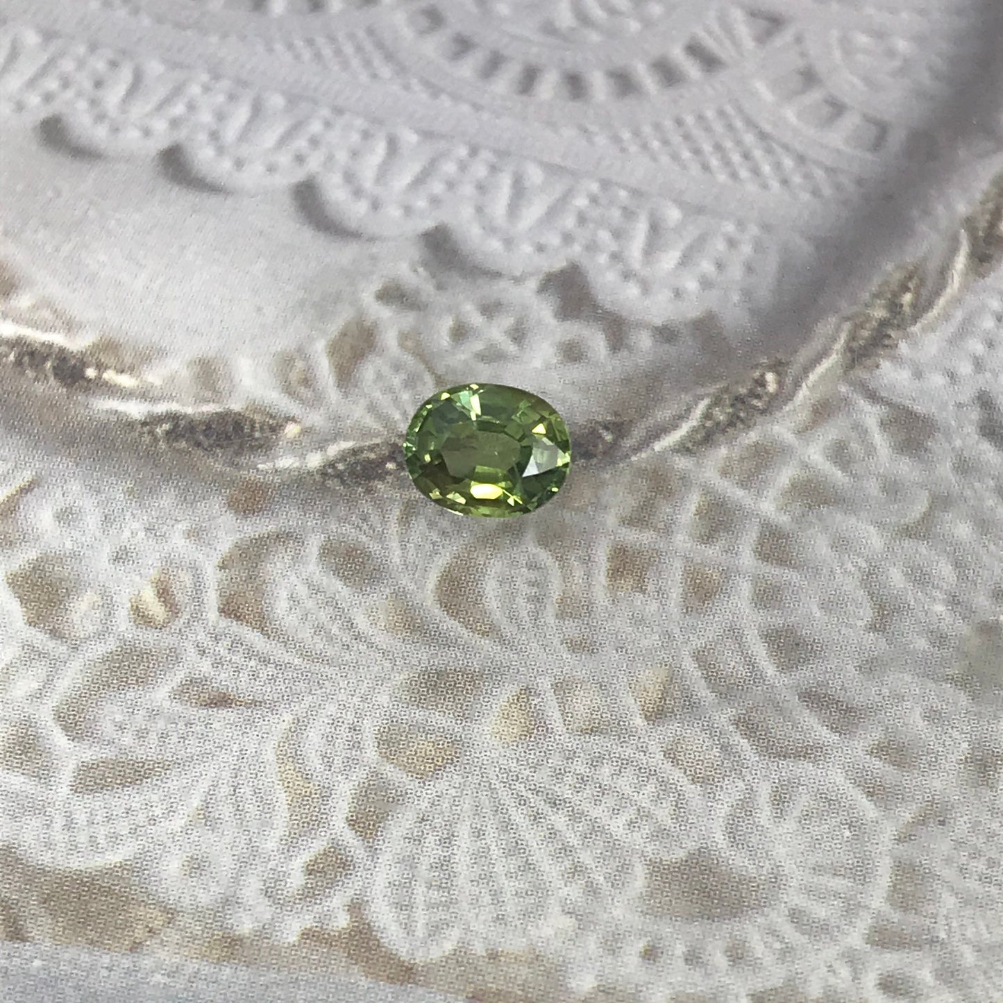 0.67 carat Natural Green Sapphire 5.6x4.5mmOval Cut Corundum Faceted Loose Unmounted Gemstone Earth Mined Genuine Stone Yellowish Green