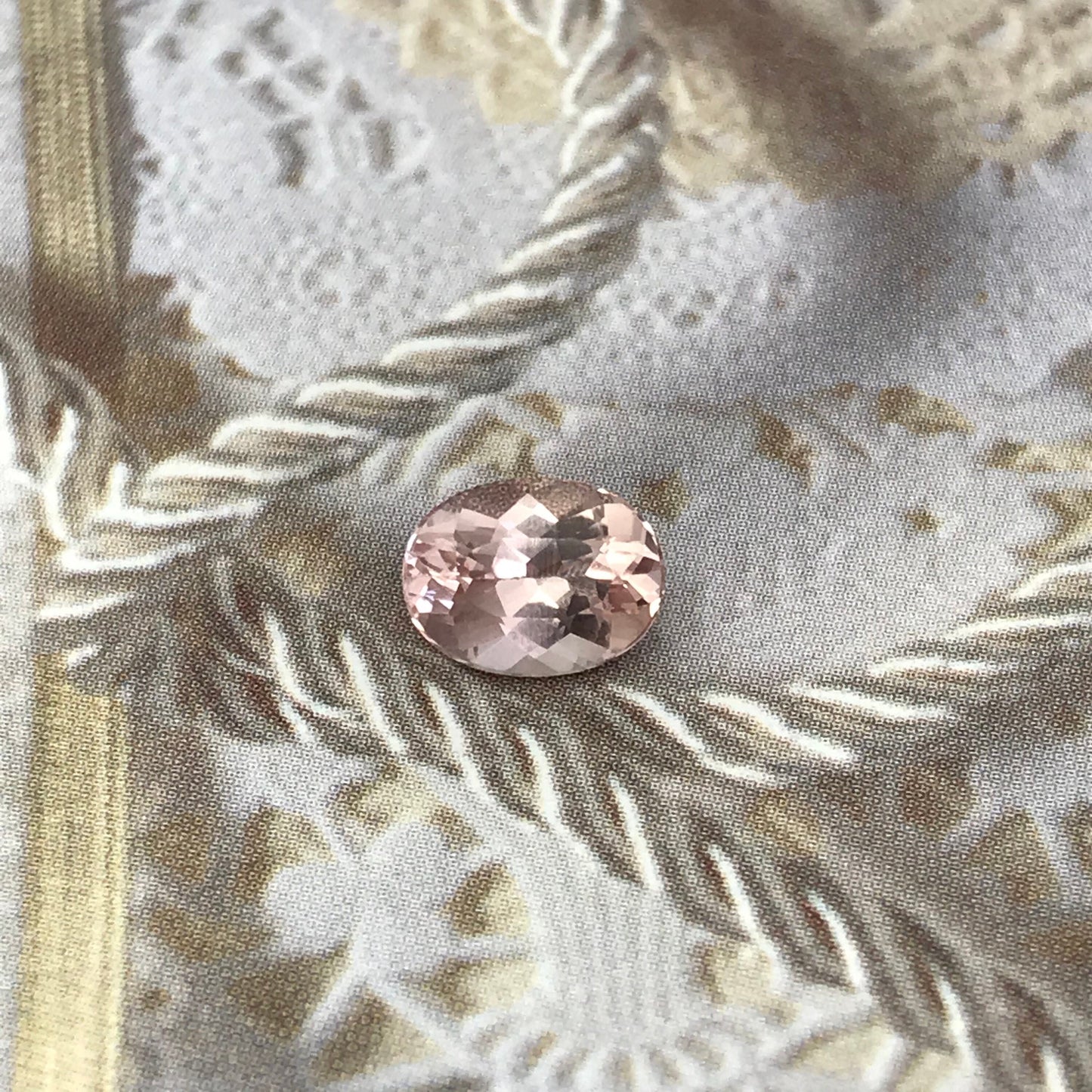 Rich Peachy Pink Morganite 1.24 Carat 8x6 mm Oval Cut Morganite, Faceted Loose Beryl Unmounted Gemstone for Jewelry