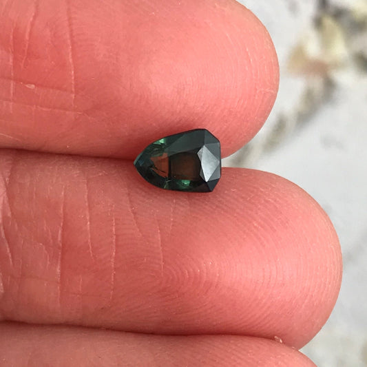 Natural Sapphire 6.5 x4.7 mm Fancy Shield Cut 0.96 Carats Faceted Loose Unmounted Gemstone Dark Blue Green Yellow Parti Sapphire