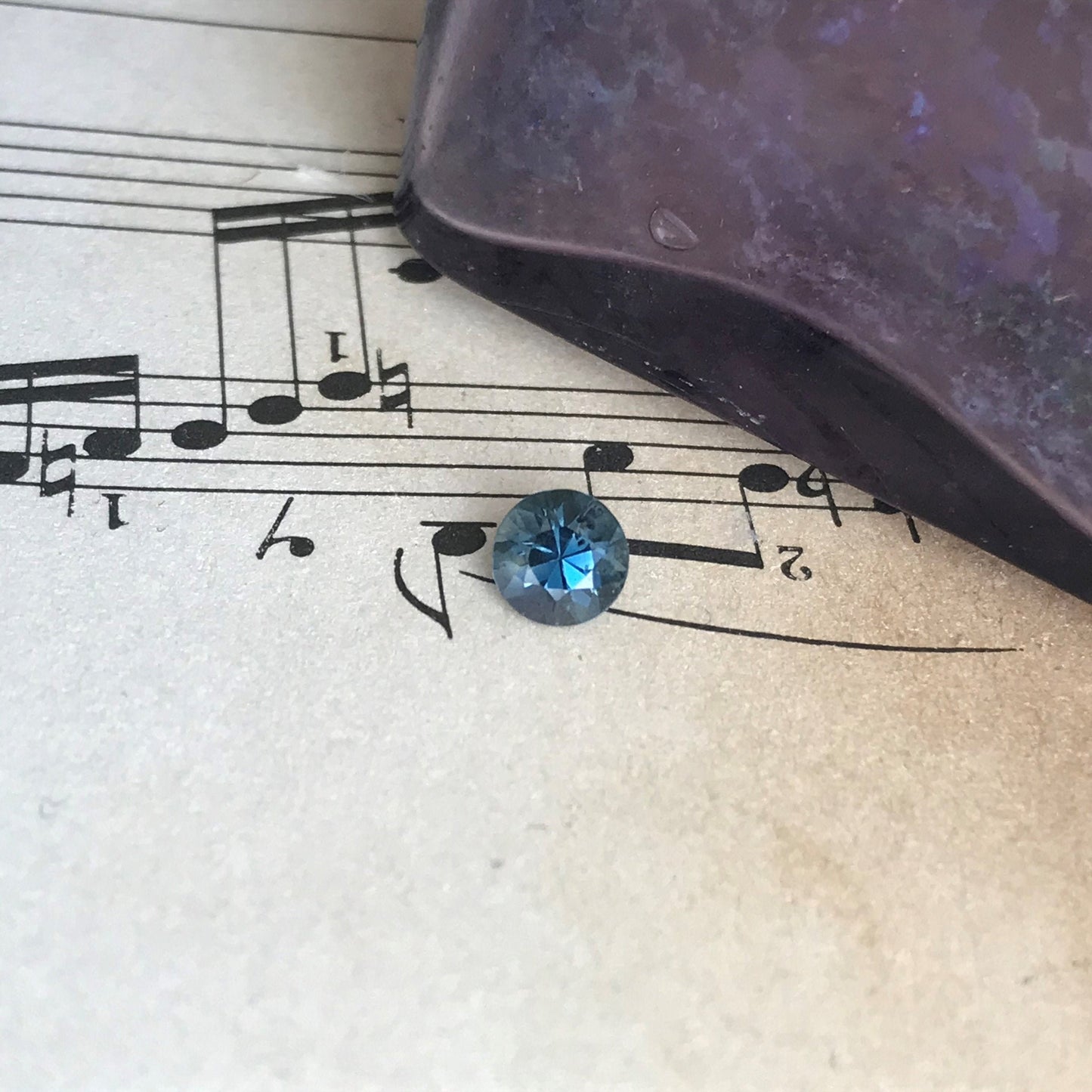 Untreated 5.4 mm Round Natural Blue Sapphire 0.89 Carat Corundum Fancy Sapphire Faceted Loose Gemstone Earth Mined Stone Approx. 5.5mm Round