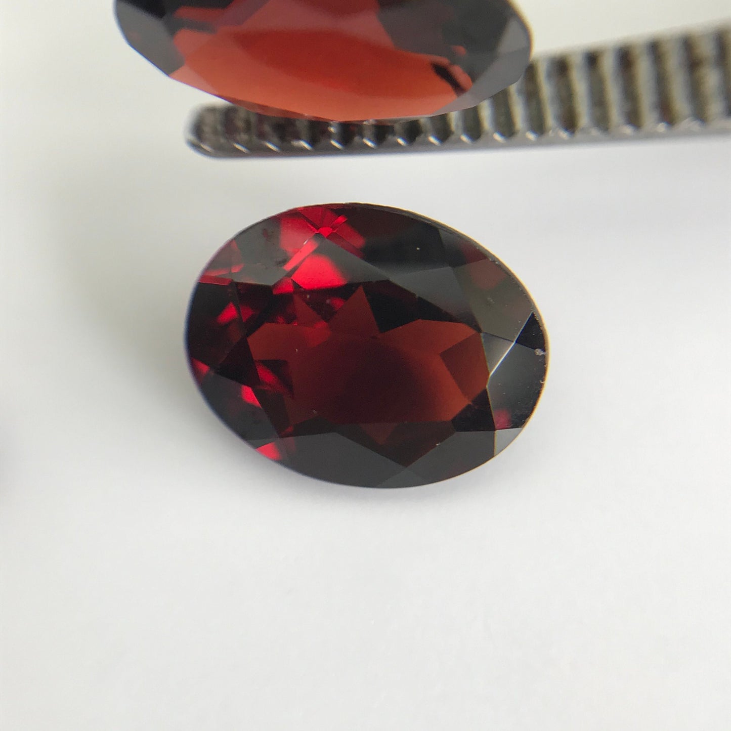 One Garnet 9x7mm Oval Cut Faceted Loose Stones Unmounted Gemstone Red Flowing Gems Approx 1.6-2ct Garnet