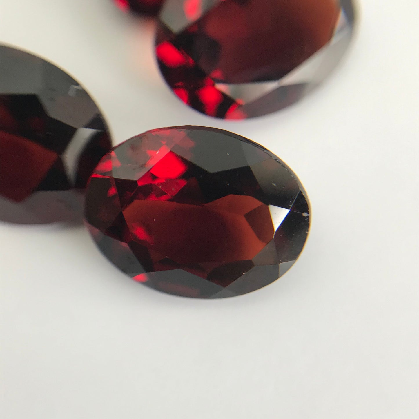 One Garnet 9x7mm Oval Cut Faceted Loose Stones Unmounted Gemstone Red Flowing Gems Approx 1.6-2ct Garnet