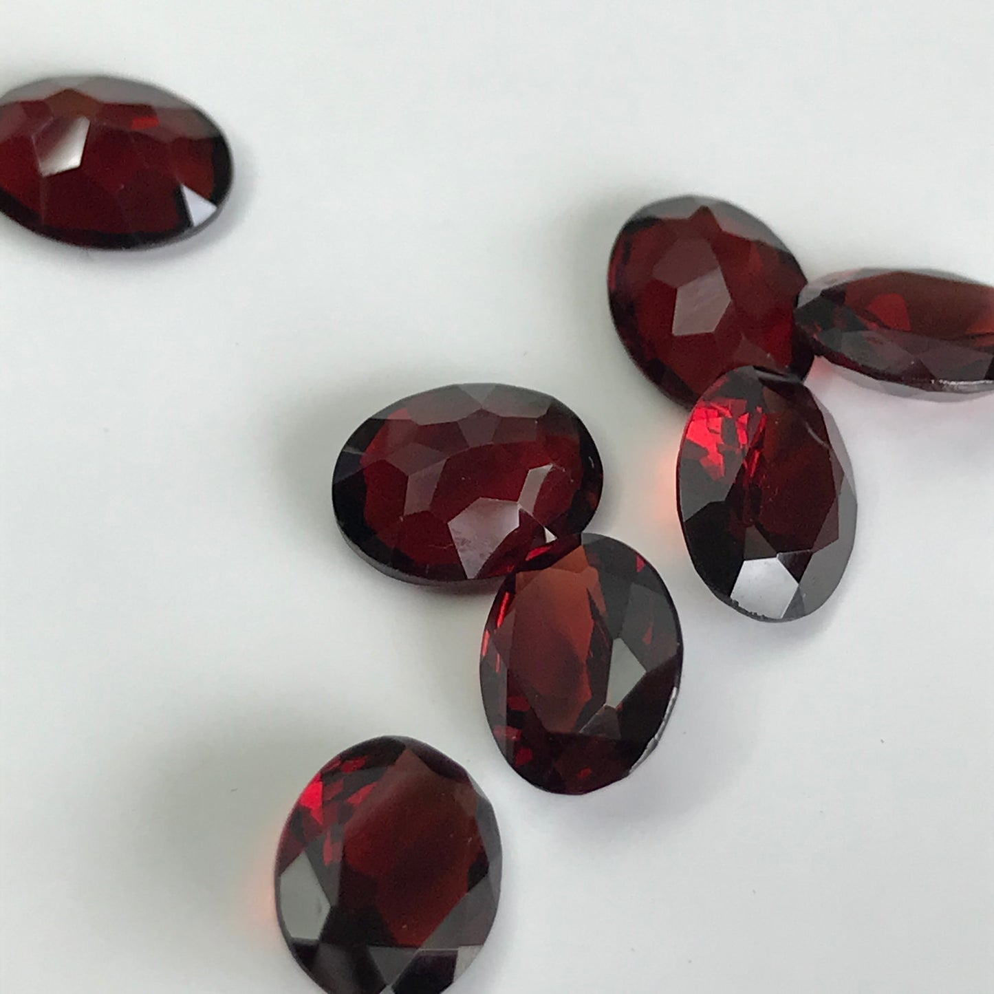 One Garnet 9x7mm Oval Cut Faceted Loose Stones Unmounted Gemstone Red Flowing Gems Approx 1.6-2ct Garnet