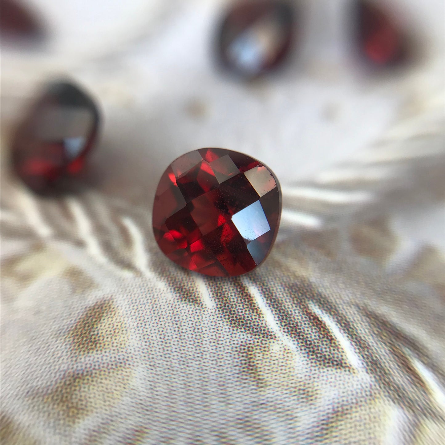One Garnet 6mm Cushion Cut Checkerboard Cut Faceted Loose Stones Unmounted Gemstone Red Flowing Gems Approx 1 ct Garnet