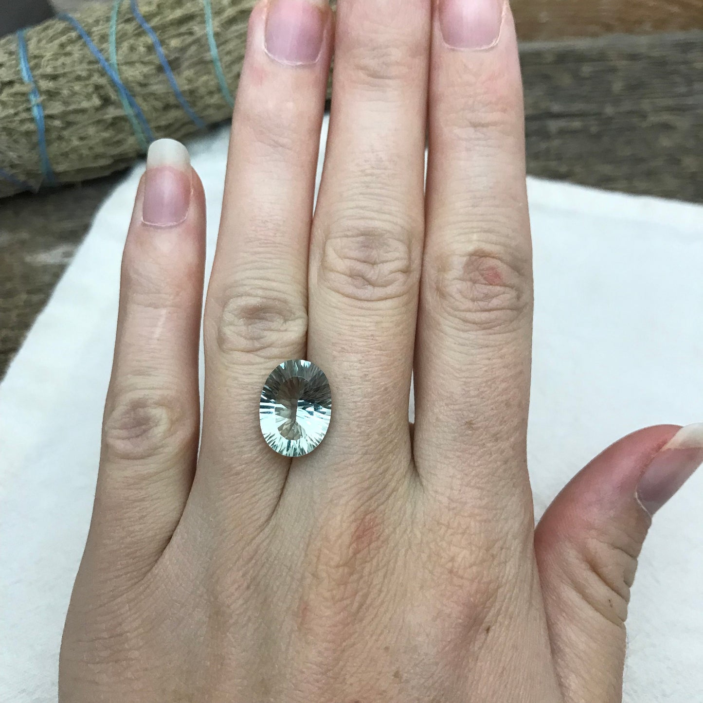 5.79 carat Prasiolite (Light Green Quarts) 14x10.5mm Oval Fantacy Cut, Faceted Loose Green Gemstone, Green Amethyst