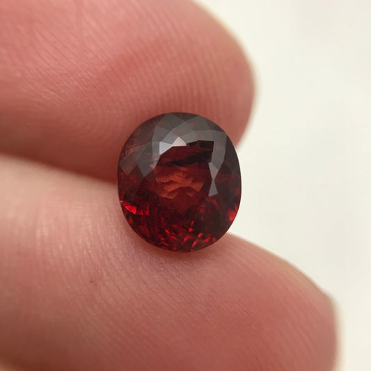 Rhodolite Pyrope Garnet 2.73 Carat 8.5x7.4mm Portuguese Oval Gemstone, Red to Purplish Red, Faceted Loose Unmounted Gem