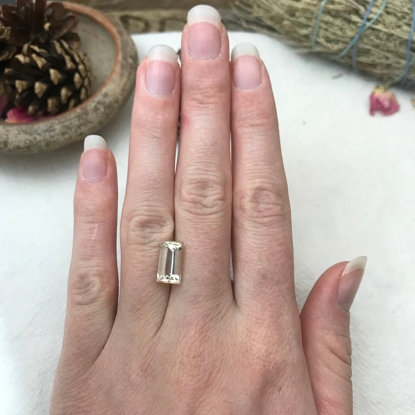 3.26 carat Yellow Scapolite, 11.7x6.7mm Baguette cut, Cut loose Gemstone Faceted Gem Natural Gems