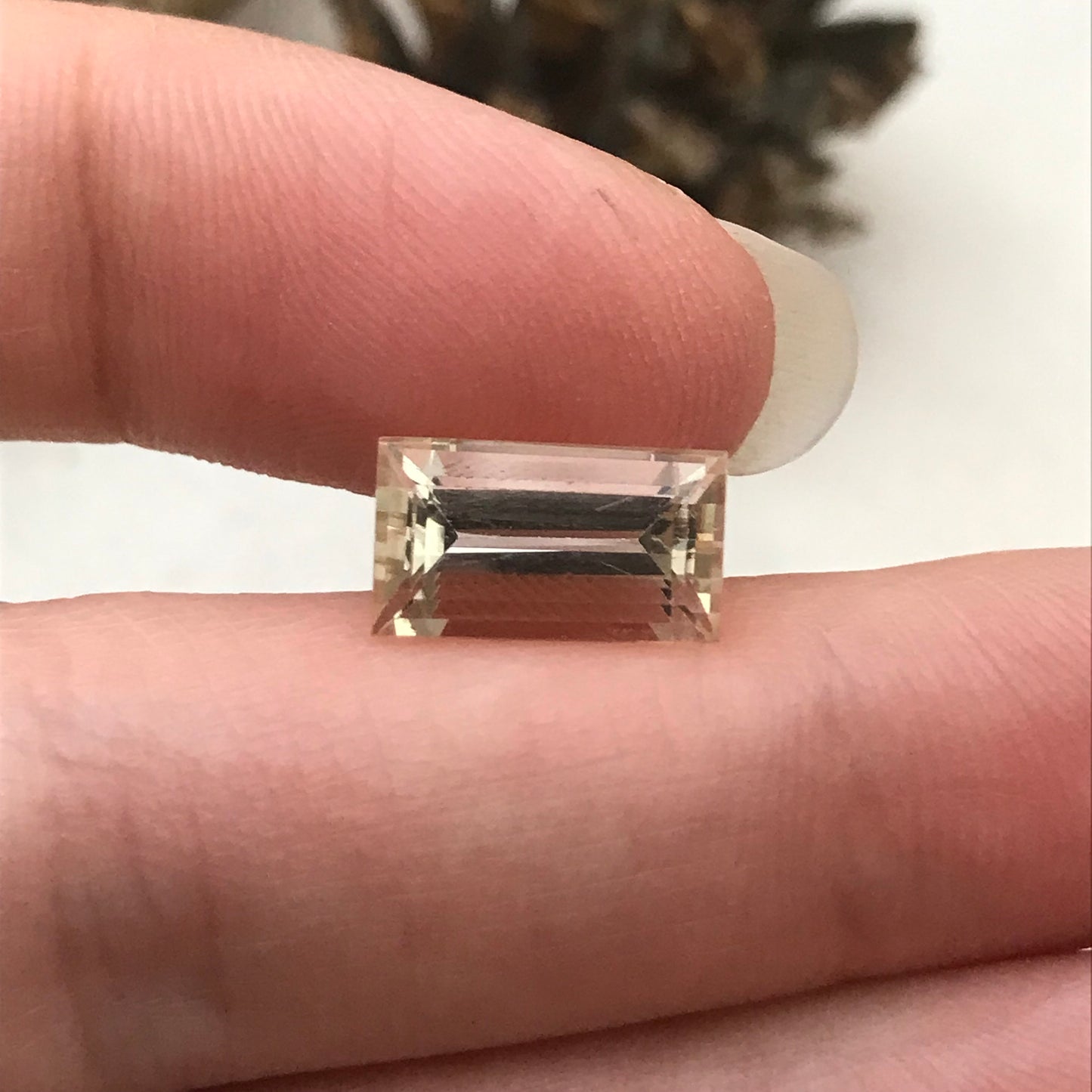 3.26 carat Yellow Scapolite, 11.7x6.7mm Baguette cut, Cut loose Gemstone Faceted Gem Natural Gems