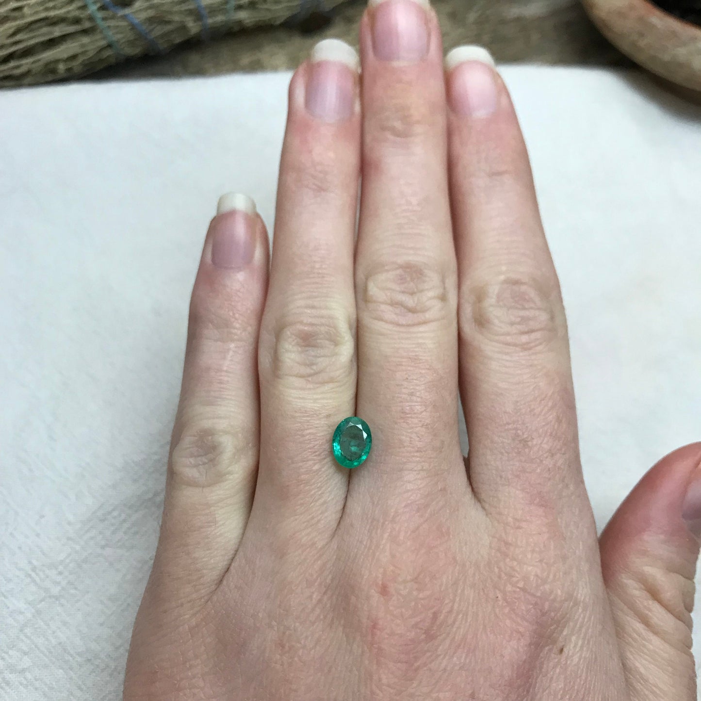 1 ct Natural Emerald 8x6mm Oval Cut Faceted Gem Precious Gemstone Loose Recycled Gemstone, Green Emerald