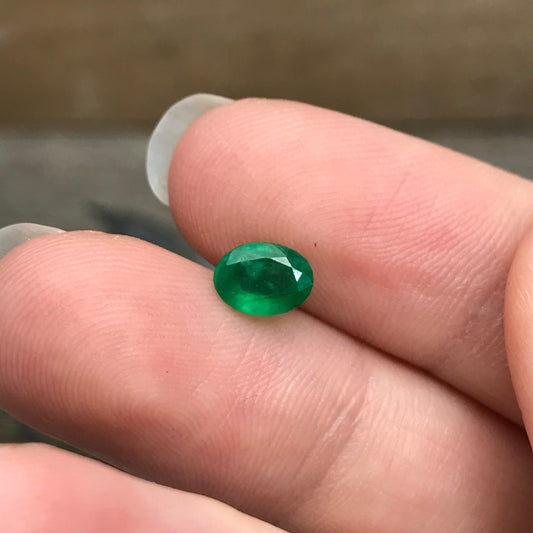 7x5mm Natural Green Emerald 0.75 carat, Oval Cut, Nice Green Emerald, Faceted Loose Gemstone for Jewelry, Medium Green Emerald