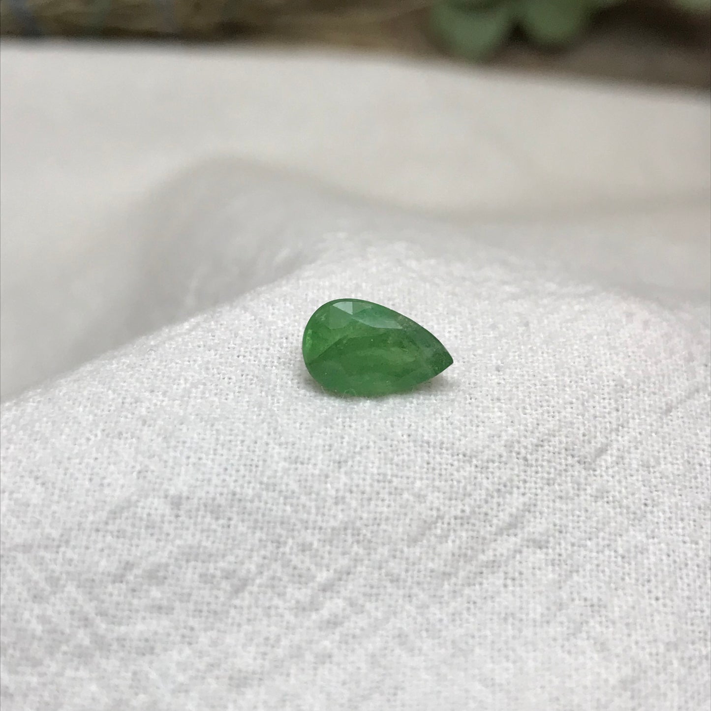 2 Ct Natural Green Tsavorite Garnet 9.5x6mm Pear Cut, 1.96 ct, Faceted Loose Unmounted Gemstone for Jewelry, Emerald look a like.
