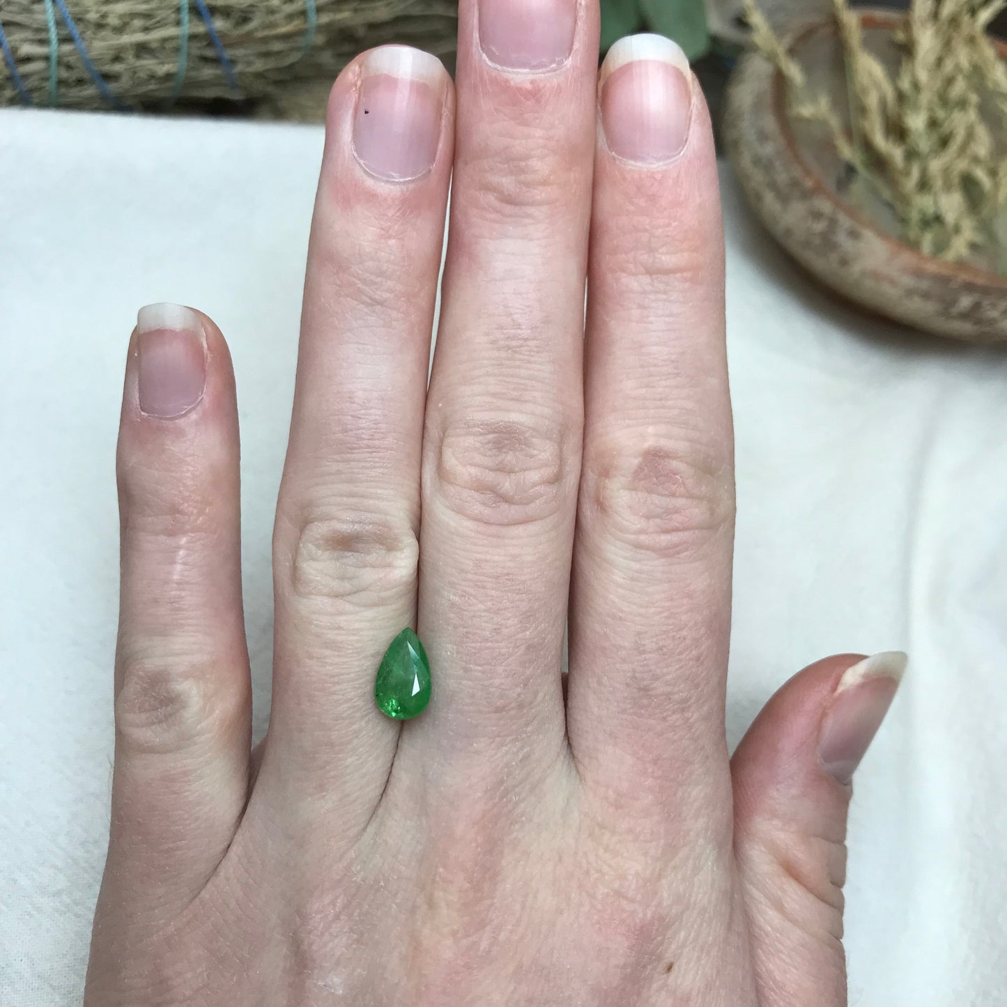 2 Ct Natural Green Tsavorite Garnet 9.5x6mm Pear Cut, 1.96 ct, Faceted Loose Unmounted Gemstone for Jewelry, Emerald look a like.