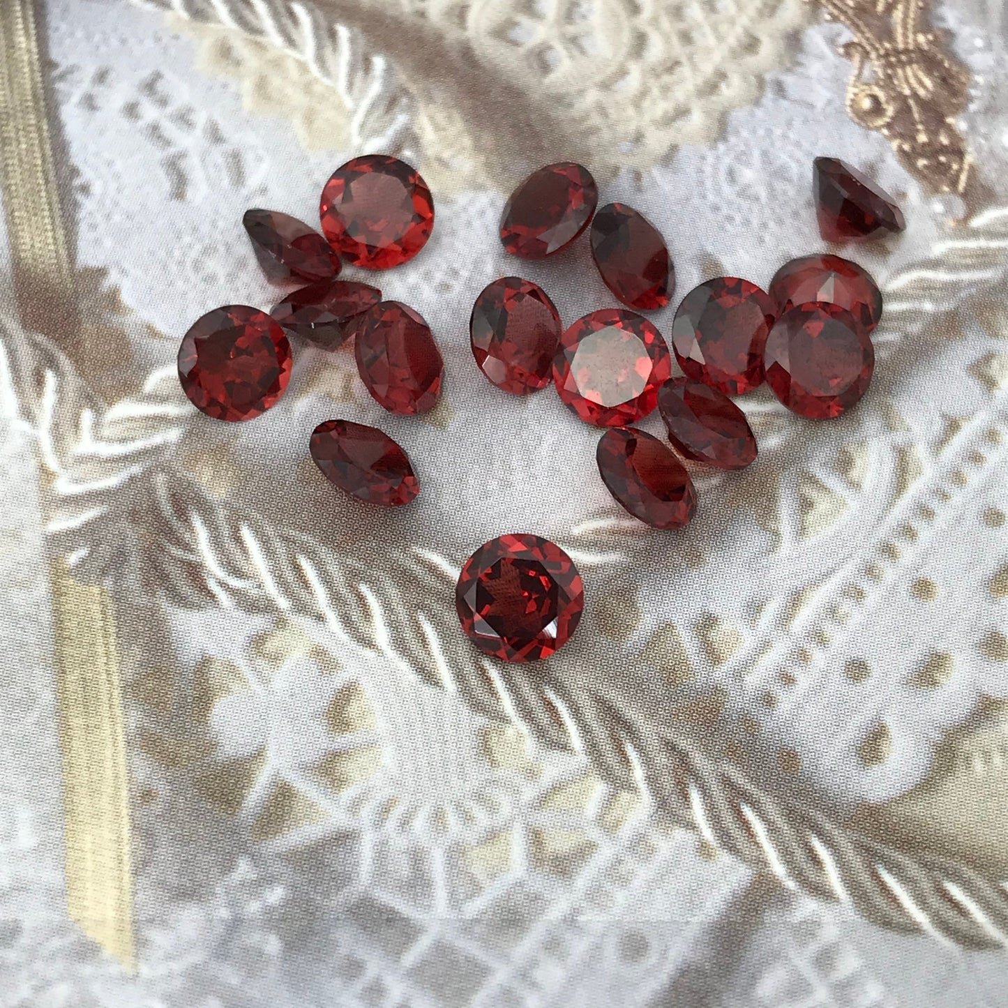 One 6mm Round Garnet Faceted Loose Stone, Unmounted Gemstone Red Flowing Gems Approx 0.80 to 1 ct Garnet
