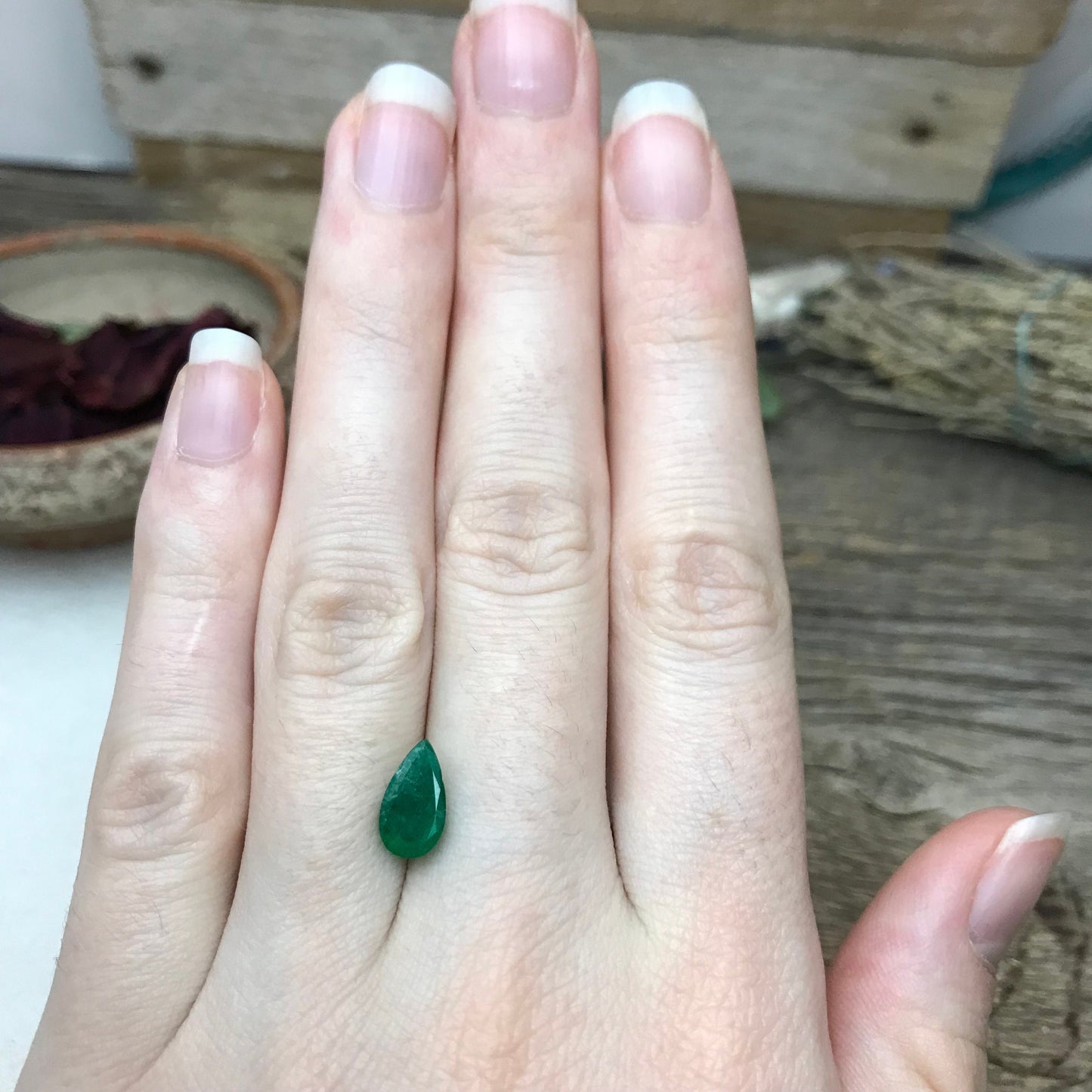 1.53 carat Natural Emerald 9.8x5.4mmPear cut, Faceted Loose Green Emerald, 10x5.5mm