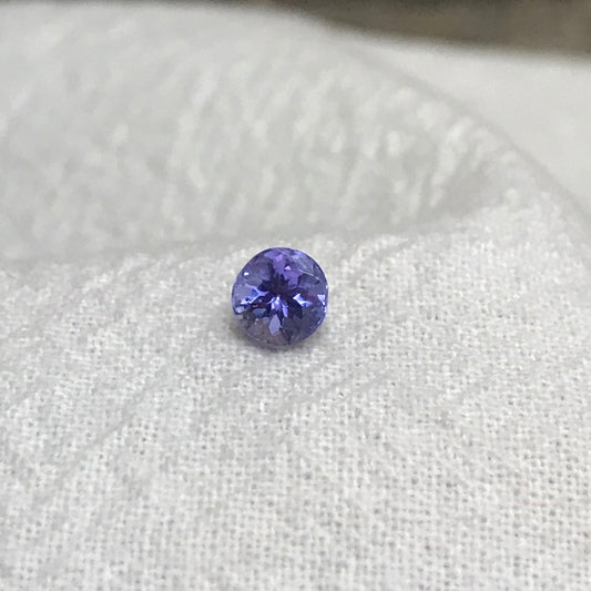 Natural Violet Blue Tanzanite 0.53 Carat 4.5mm Round Cut, Faceted Loose Unmounted Gemstone