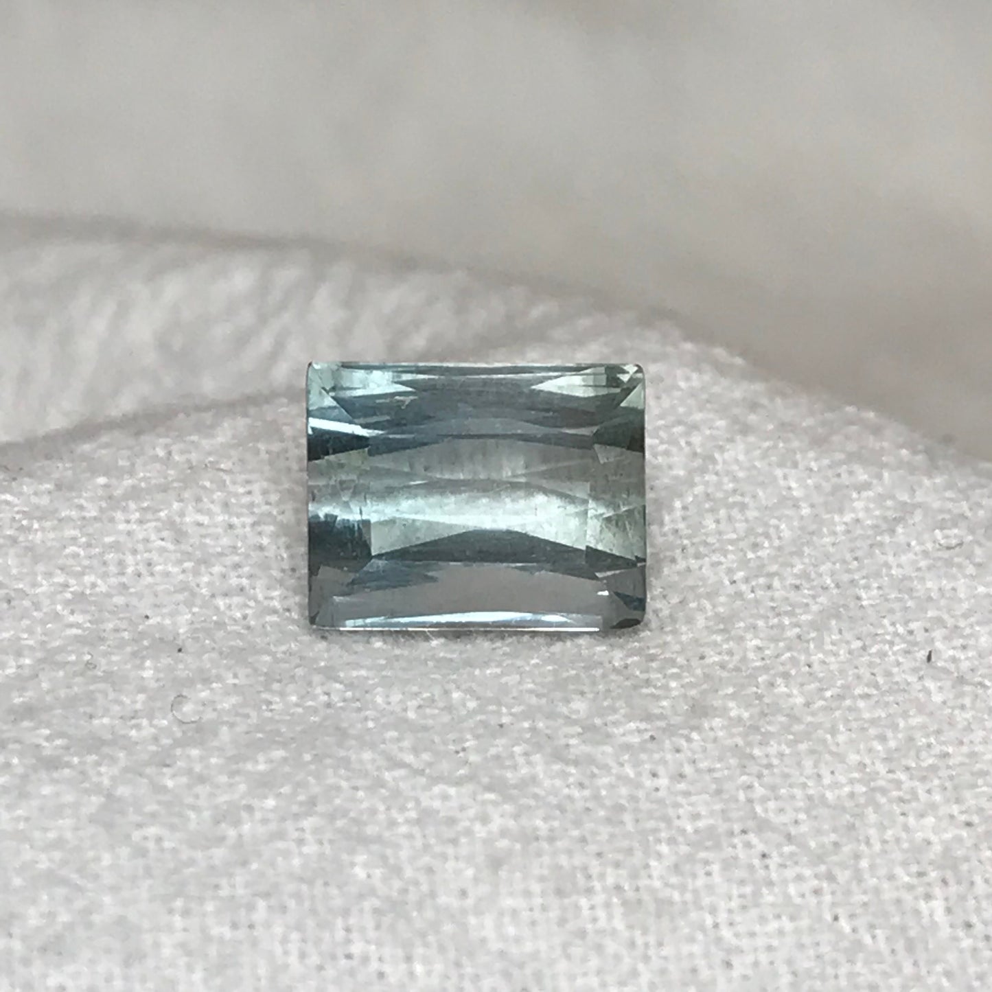 9x7mm Aquamarine 2.56 carat, Rectangle Baguette Cut Natural Aquamarine, Faceted Loose Gem, FlowingGems