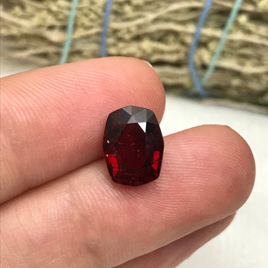 Natural Deep Red Garnet, 3.52 carat, 10.4x8mm Oval Cut, Included Faceted Loose Gemstone, 10.5x8mm