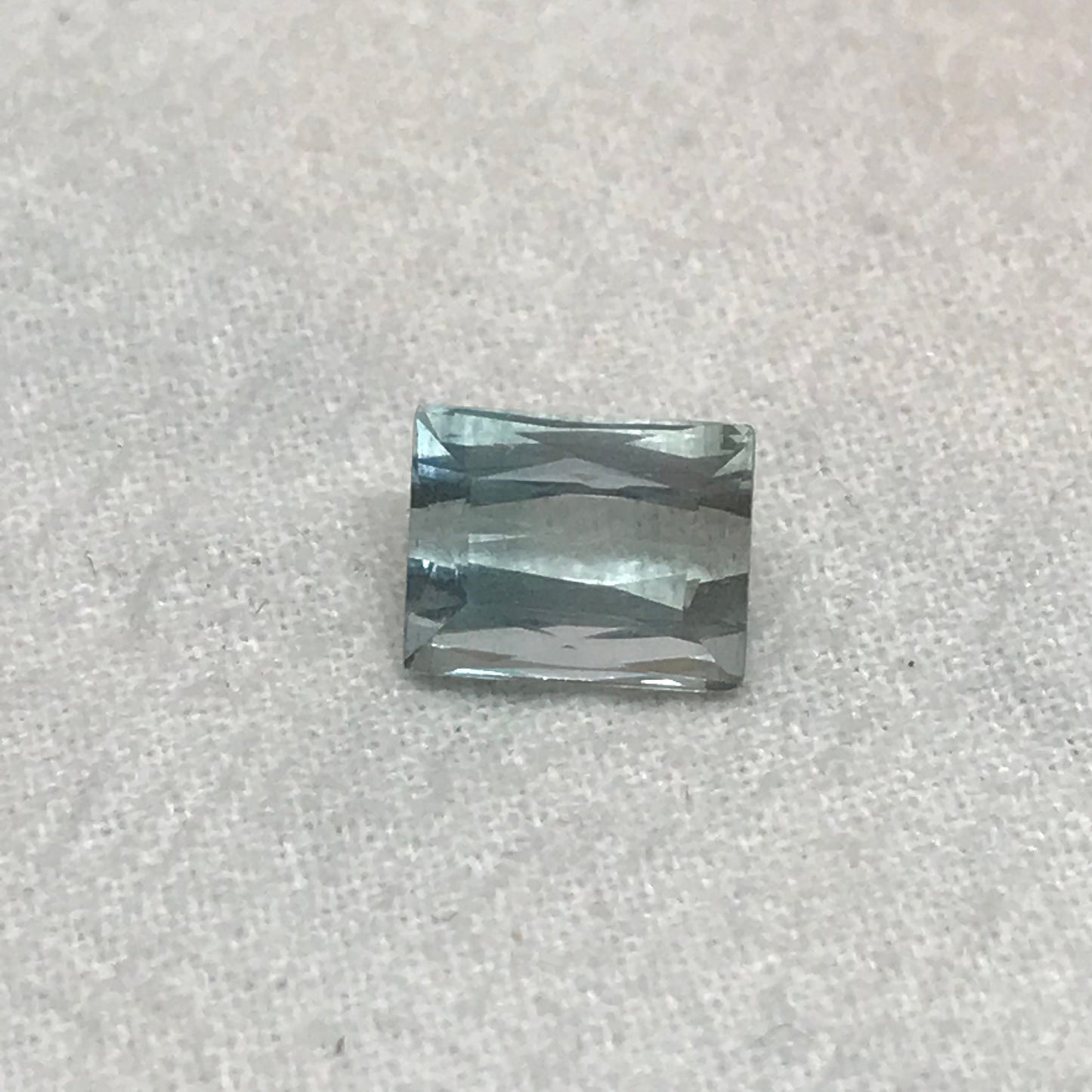 9x7mm Aquamarine 2.56 carat, Rectangle Baguette Cut Natural Aquamarine, Faceted Loose Gem, FlowingGems