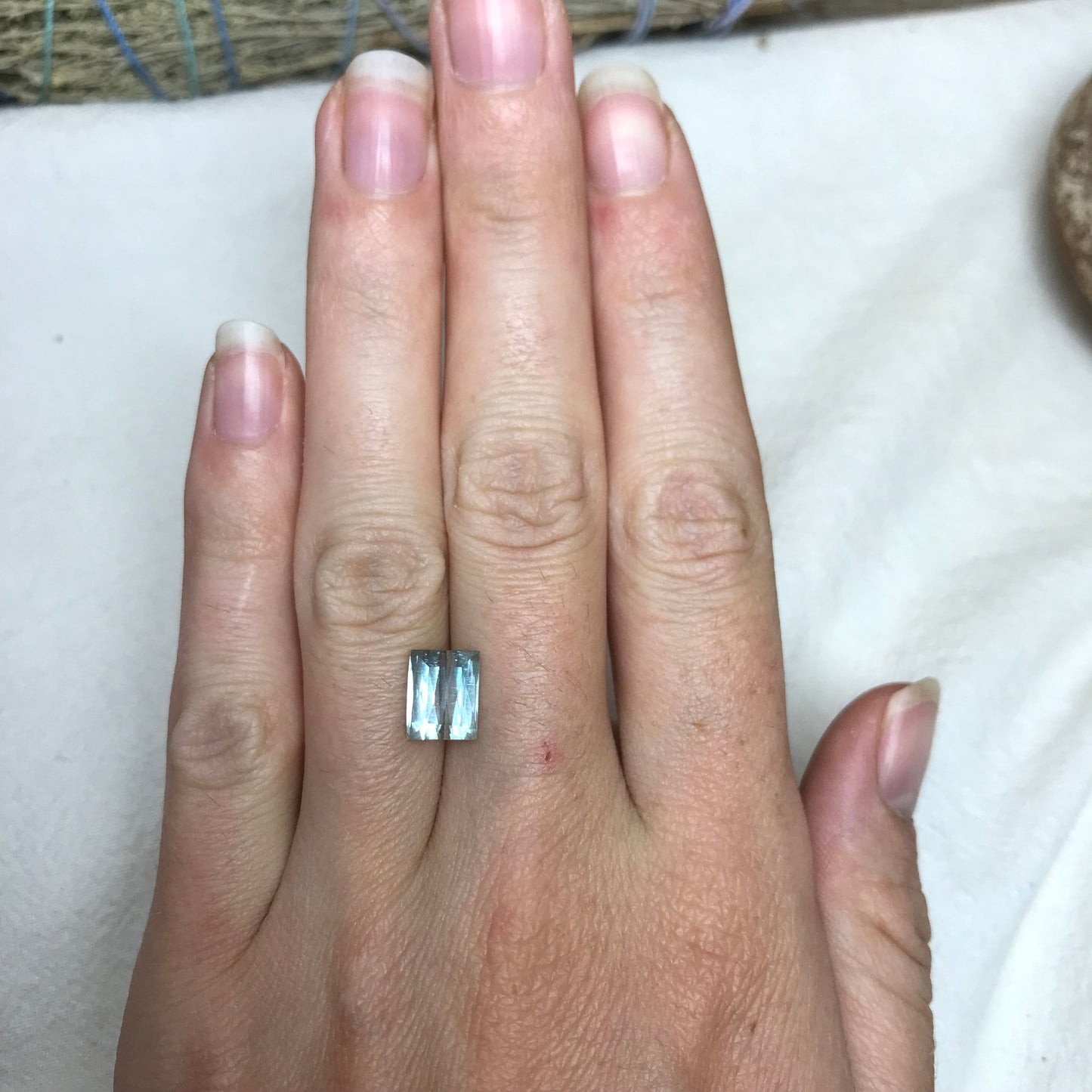 9x7mm Aquamarine 2.56 carat, Rectangle Baguette Cut Natural Aquamarine, Faceted Loose Gem, FlowingGems