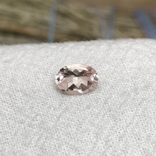 Peachy Pink Morganite 0.70 Carat 7x5mm Oval Cut, Faceted Loose Gemstone