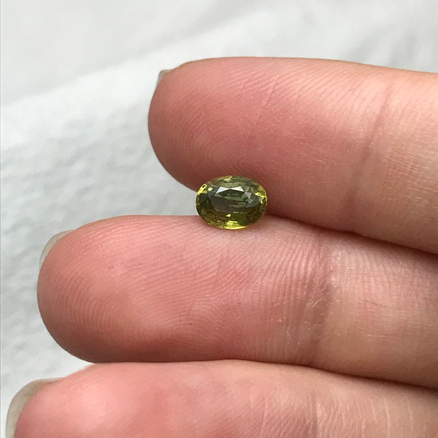 Yellow Green Sapphire 1.07 carat 6.7x5mm Oval Cut, BE Treated, Beryllium Treated Sapphire