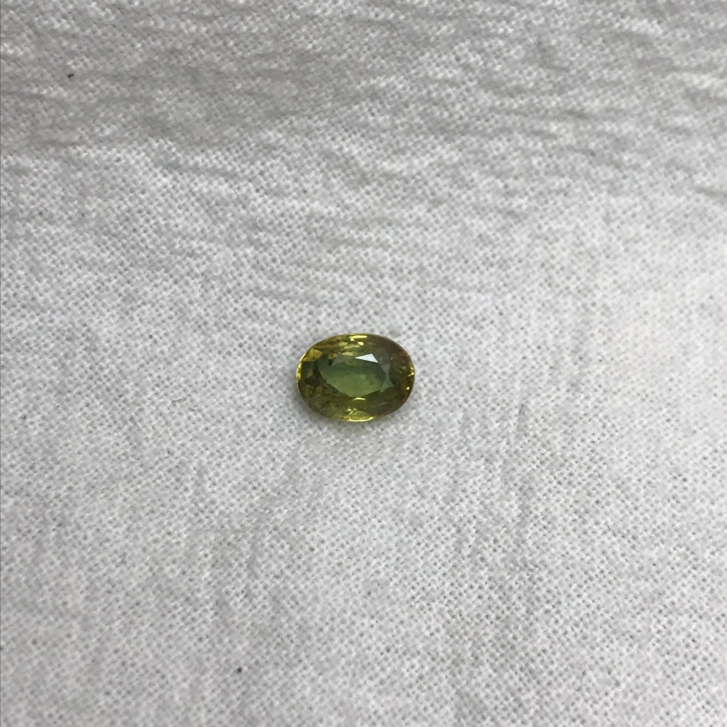 Yellow Green Sapphire 1.07 carat 6.7x5mm Oval Cut, BE Treated, Beryllium Treated Sapphire