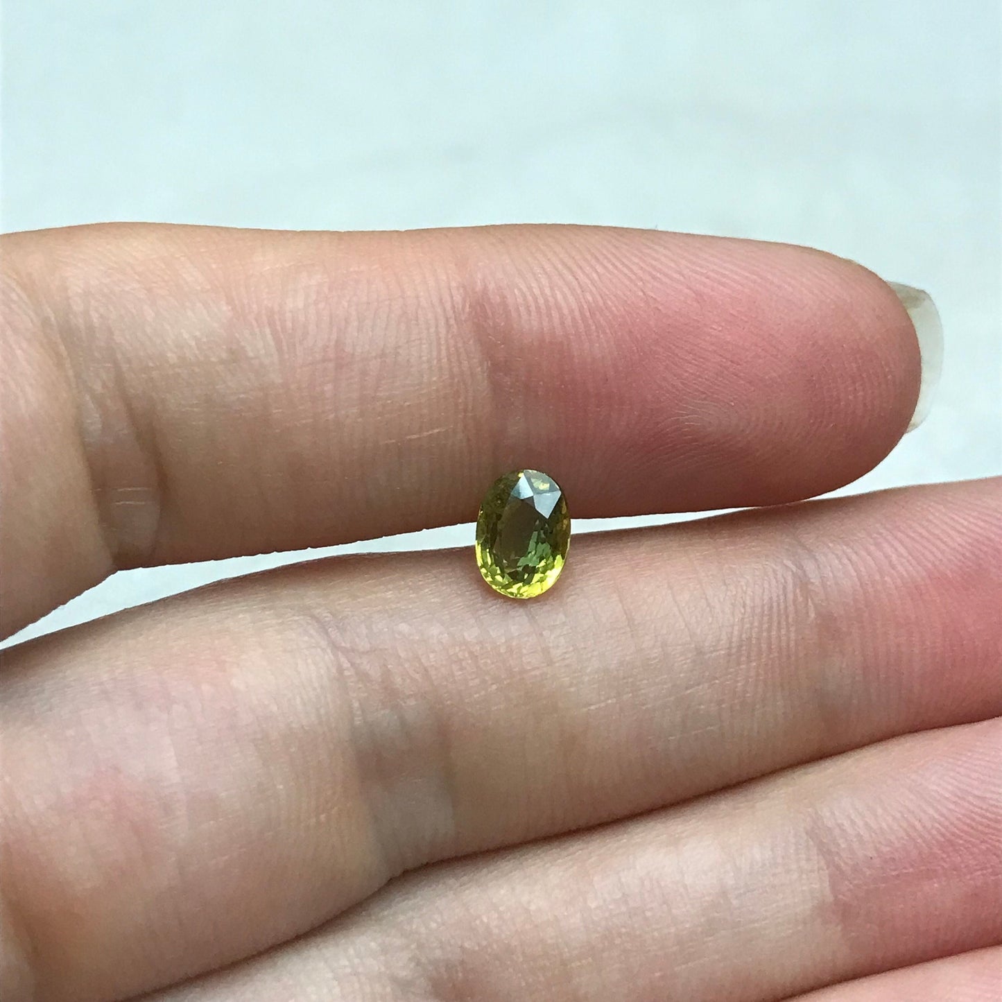 Yellow Green Sapphire 1.07 carat 6.7x5mm Oval Cut, BE Treated, Beryllium Treated Sapphire
