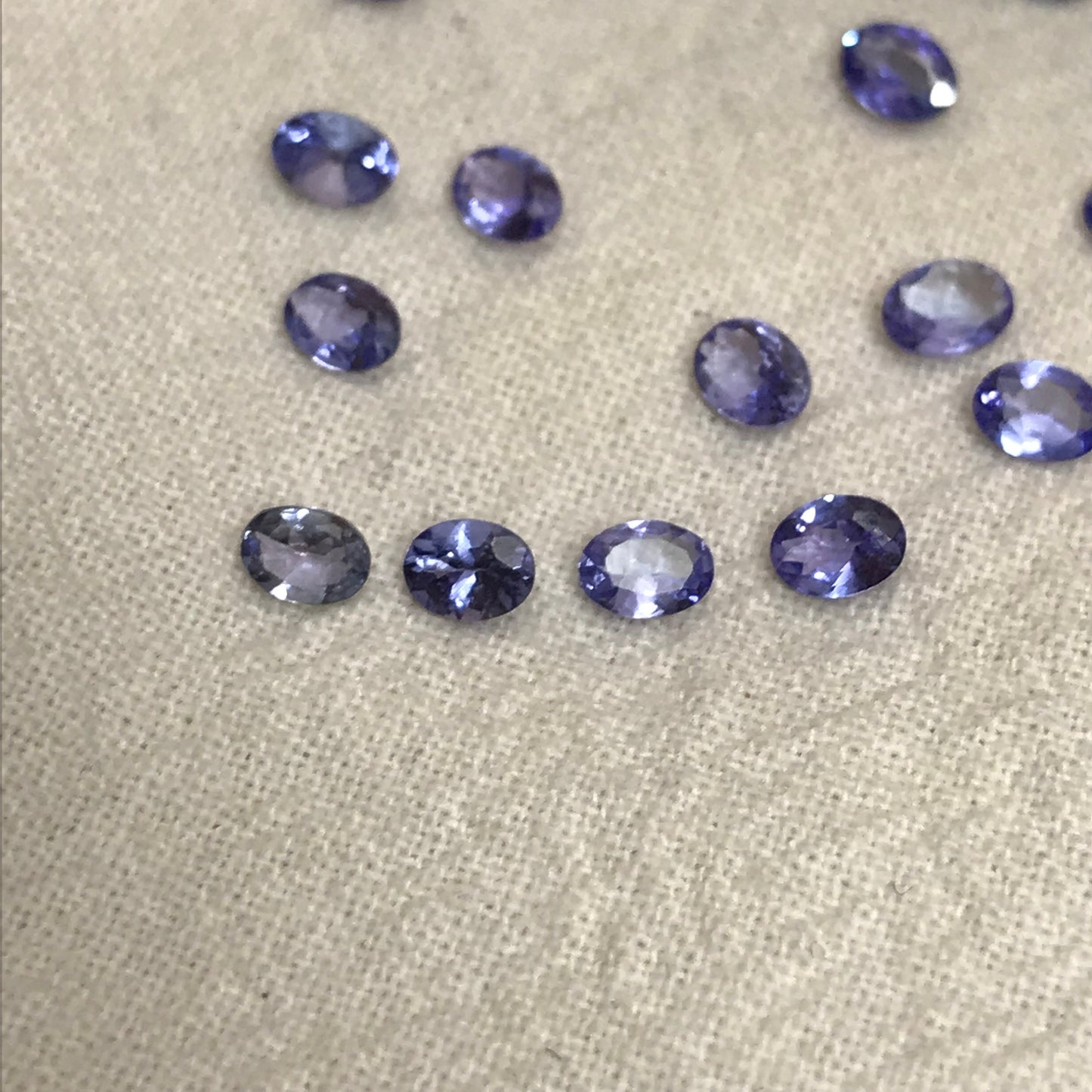 One 4x3mm Violet Tanzanite 0.14-0.22 carat Oval Cut, Faceted Loose Gemstone, Natural Tanzanite, Zoisite