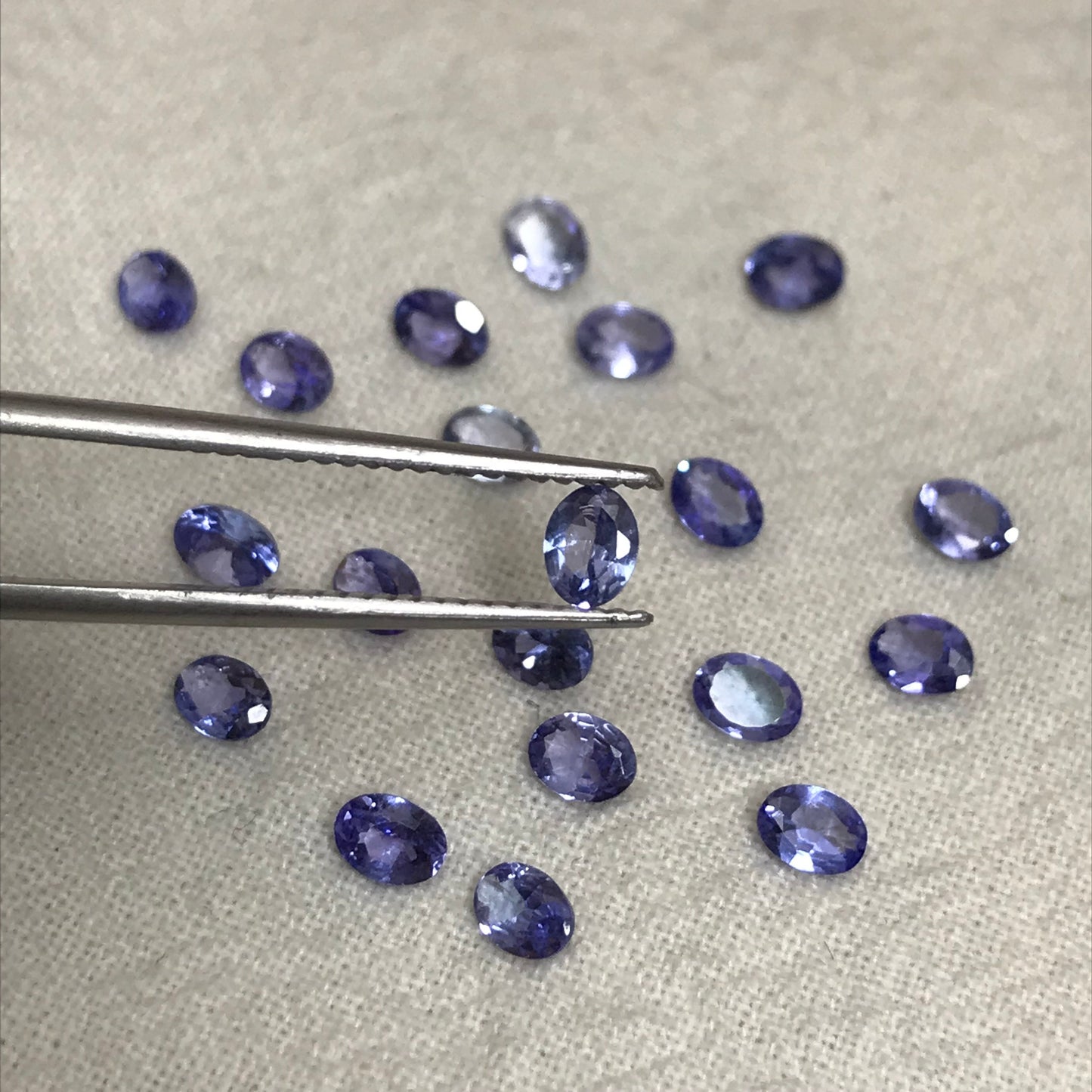 One 4x3mm Violet Tanzanite 0.14-0.22 carat Oval Cut, Faceted Loose Gemstone, Natural Tanzanite, Zoisite