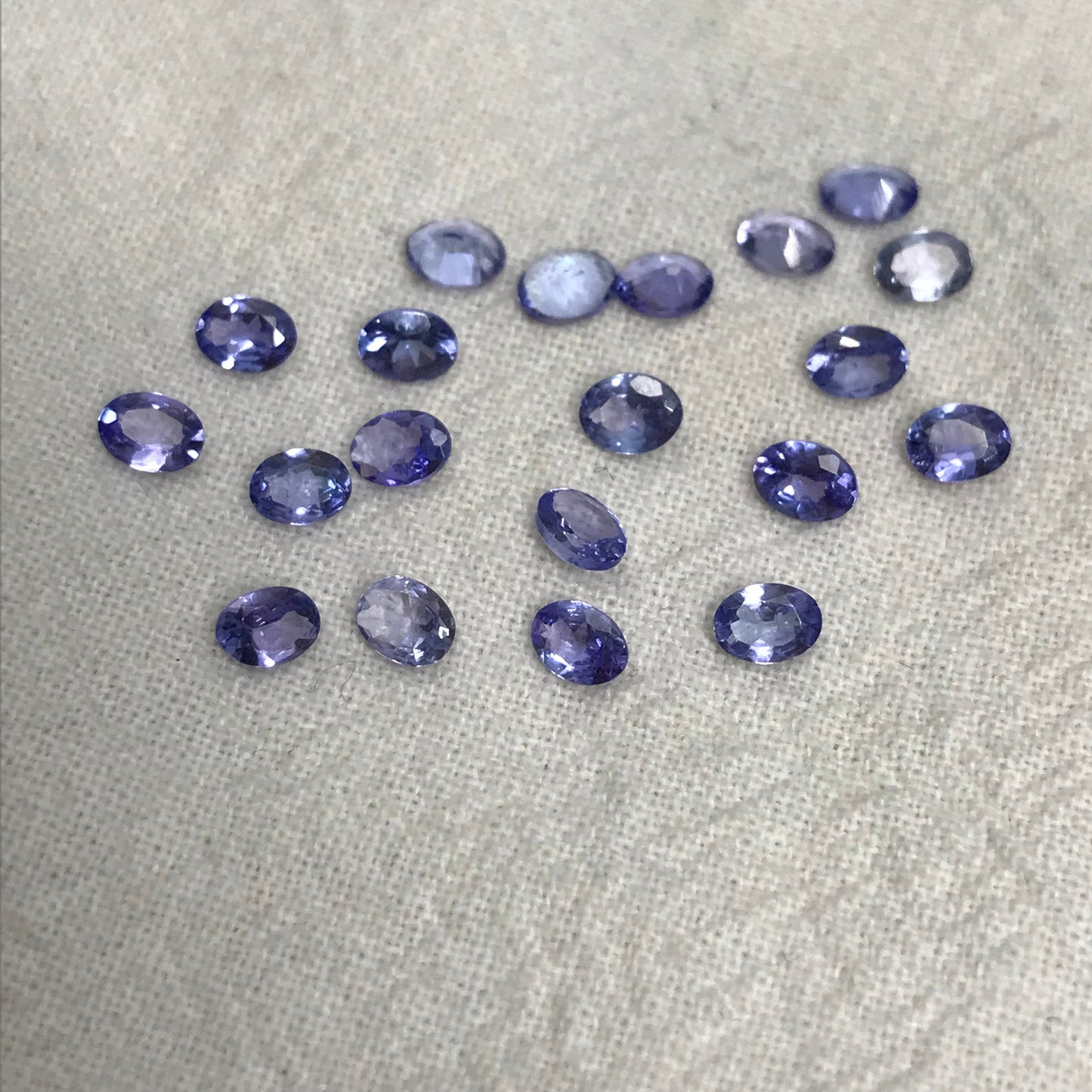 One 4x3mm Violet Tanzanite 0.14-0.22 carat Oval Cut, Faceted Loose Gemstone, Natural Tanzanite, Zoisite
