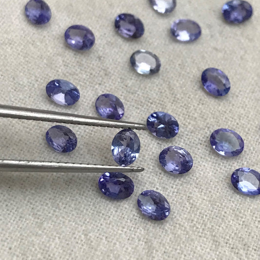 One 4x3mm Violet Tanzanite 0.14-0.22 carat Oval Cut, Faceted Loose Gemstone, Natural Tanzanite, Zoisite
