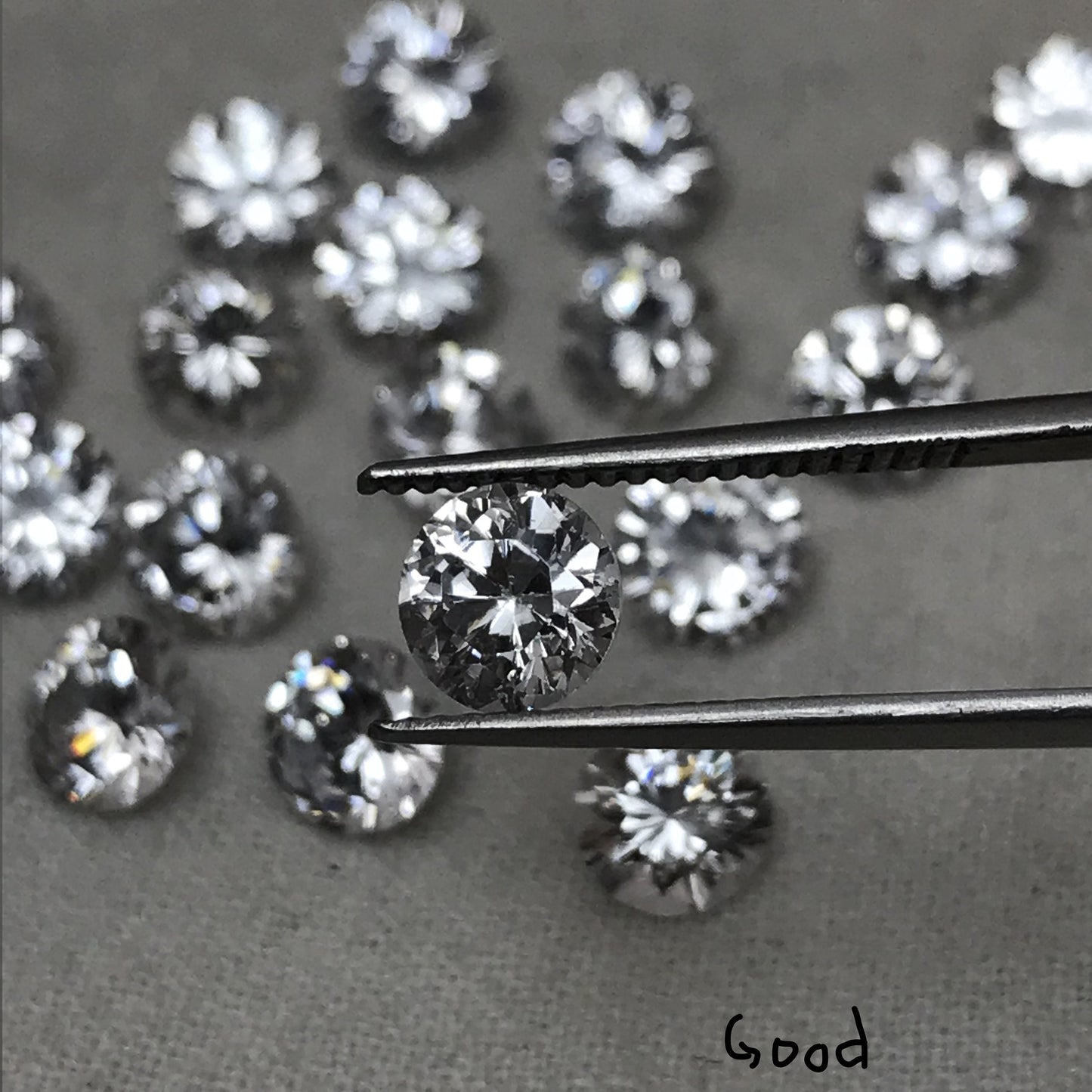 One- 6mm Round Cubic Zirconia 1.08-1.72 carat Clear Colorless CZ, Inexpensive Diamond Simulant, Faceted Loose Gemstone for Jewelry Setting