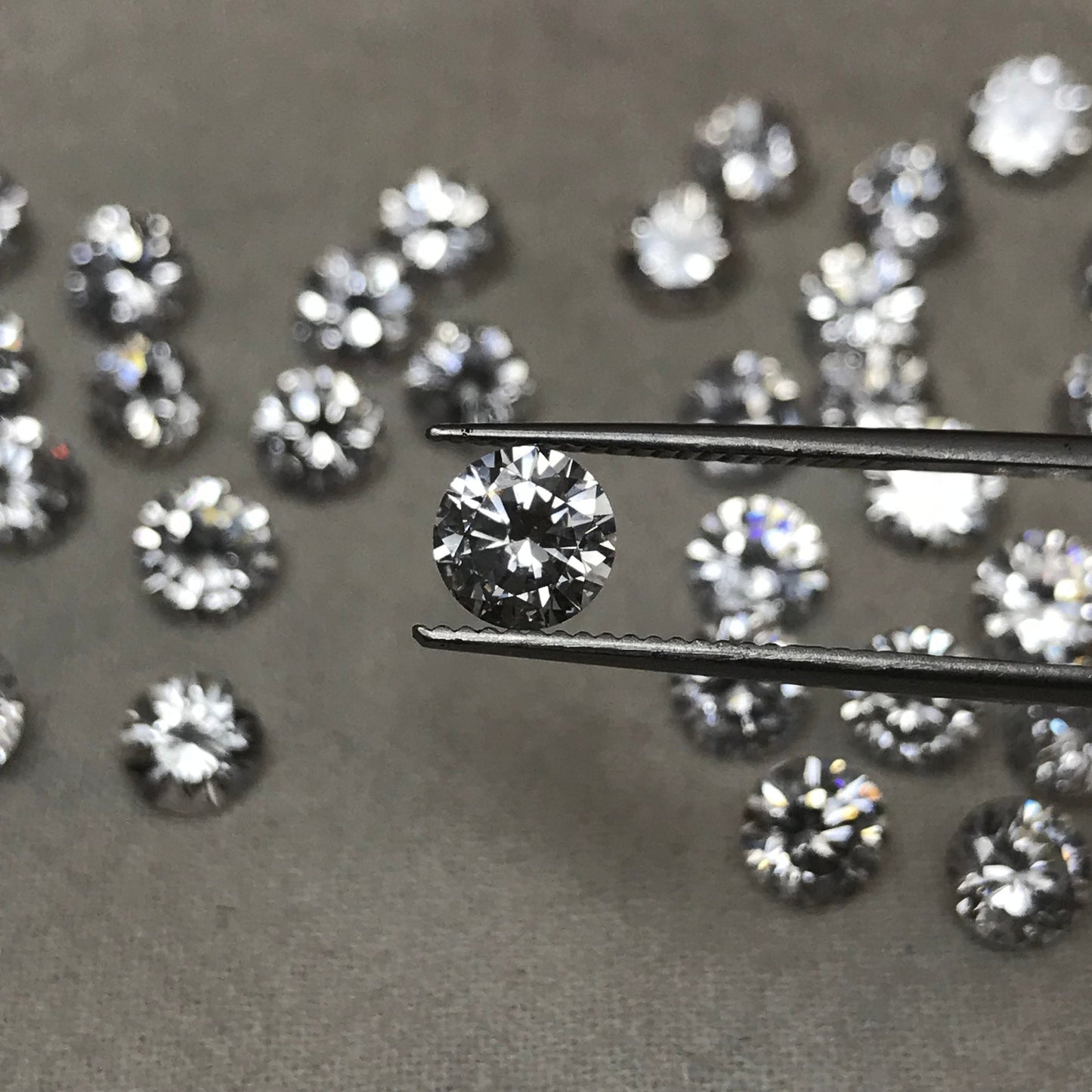 One- 6mm Round Cubic Zirconia 1.08-1.72 carat Clear Colorless CZ, Inexpensive Diamond Simulant, Faceted Loose Gemstone for Jewelry Setting