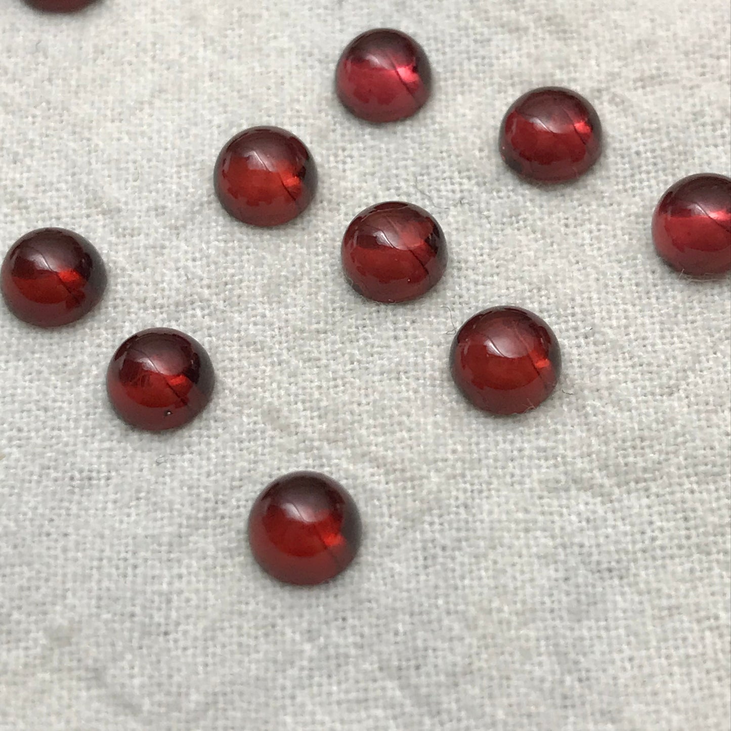 One 5mm Round Garnet Faceted Loose Stone, Cabochon Garnets, Red Flowing Gems Approx 0.70-90 ct Garnet