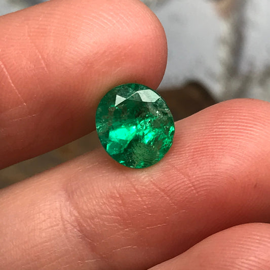 8x9mm Natural Emerald 2.4 Carat Oval Cut Loose Faceted Gem Precious Unmounted Gemstone Real Natural Transparent Green Stone
