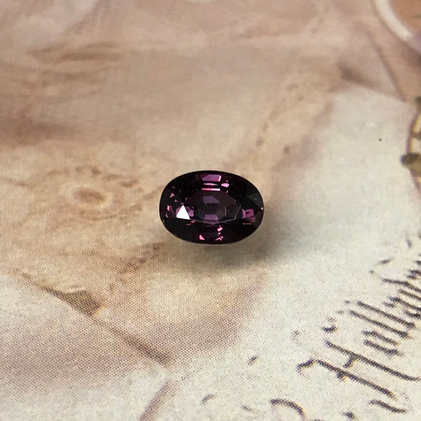 1.15 carat Natural Fancy Sapphire 7x5mm Oval Purple Red Loose Gem Unmounted