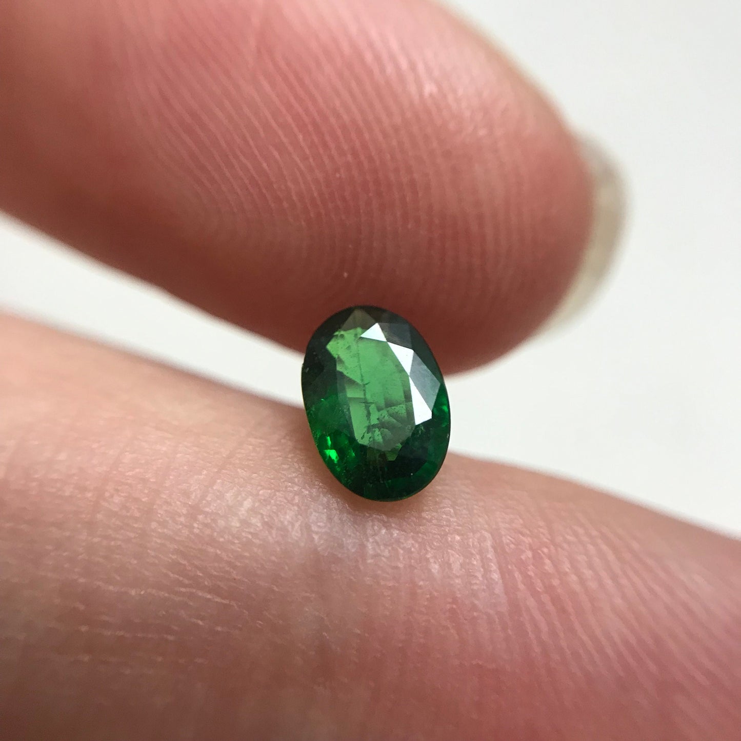 0.63 carat Natural Green Tsavorite Garnet 7x4.7mm Faceted Oval cut, Rich Emerald Green