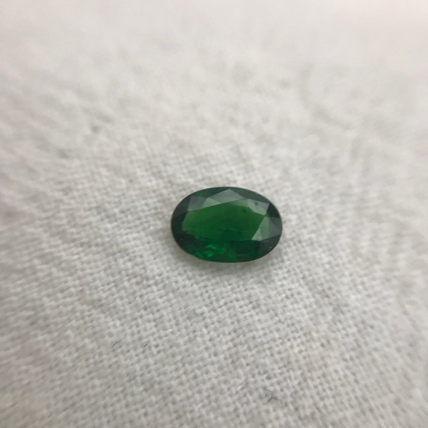 0.63 carat Natural Green Tsavorite Garnet 7x4.7mm Faceted Oval cut, Rich Emerald Green